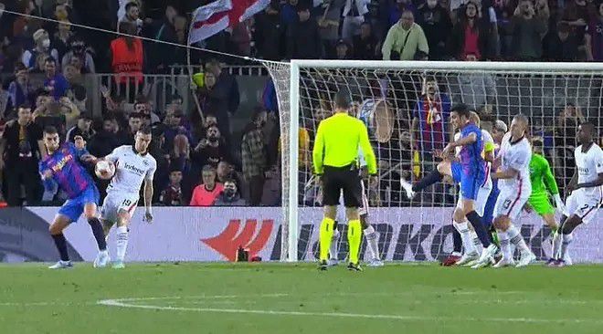 本轮英超，切尔西2-0击败谢菲联，帕尔默传射建功。